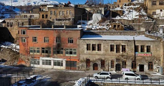 Bitlis’te metruk binalar yıkılıyor 2