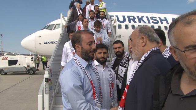 Özgürlük Filosu nun 18 i Türk 94 aktivisti THY uçağıyla İstanbul a geldi 1