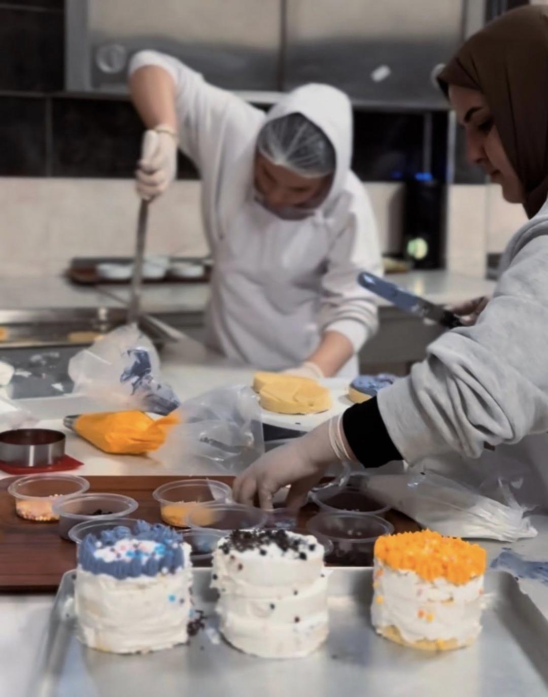 Yurtta kalan kız öğrenciler mutfakta buluştu: Lezzet dolu bir gün... 1