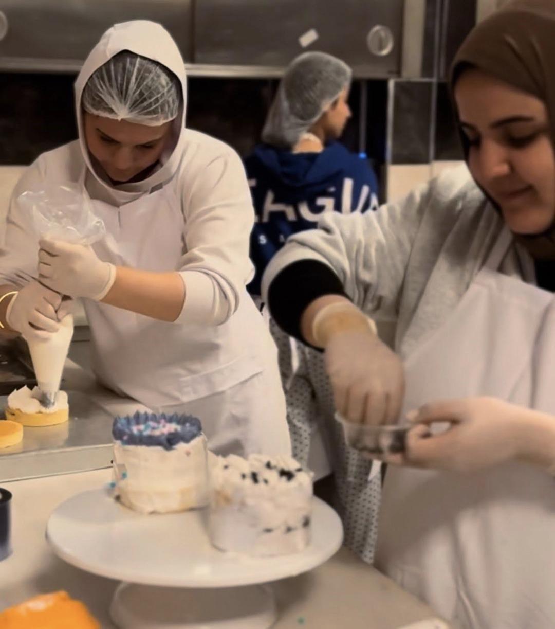 Yurtta kalan kız öğrenciler mutfakta buluştu: Lezzet dolu bir gün... 5