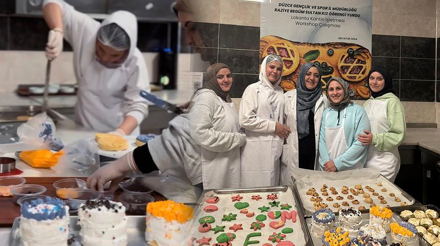 Yurtta kalan kız öğrenciler mutfakta buluştu: Lezzet dolu bir gün...