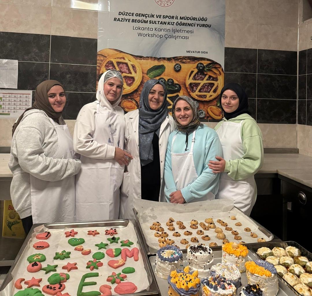 Yurtta kalan kız öğrenciler mutfakta buluştu: Lezzet dolu bir gün... 3