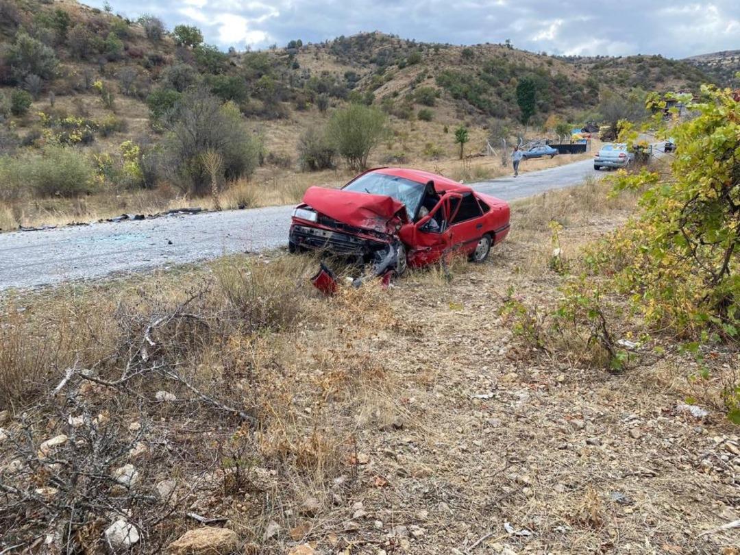 Yozgat ta iki araç kafa kafaya çarpıştı: 1 ölü, 2 yaralı 1