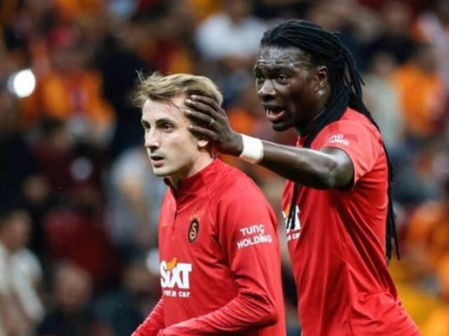 Galatasaray'ın eski golcüsü Bafetimbi Gomis'ten, Fenerbahçe'ye transfer olan Kerem Aktürkoğlu için olay sözler!