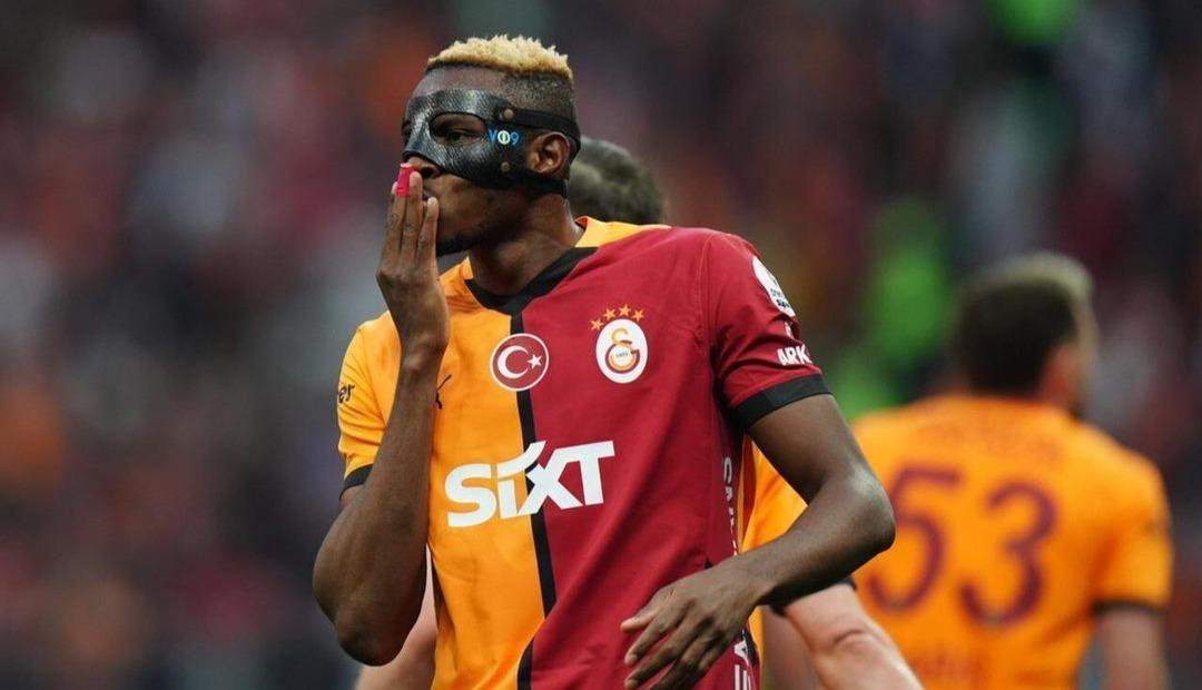 Galatasaray ın eski golcüsü Bafetimbi Gomis ten, Fenerbahçe ye transfer olan Kerem Aktürkoğlu için olay sözler! 1