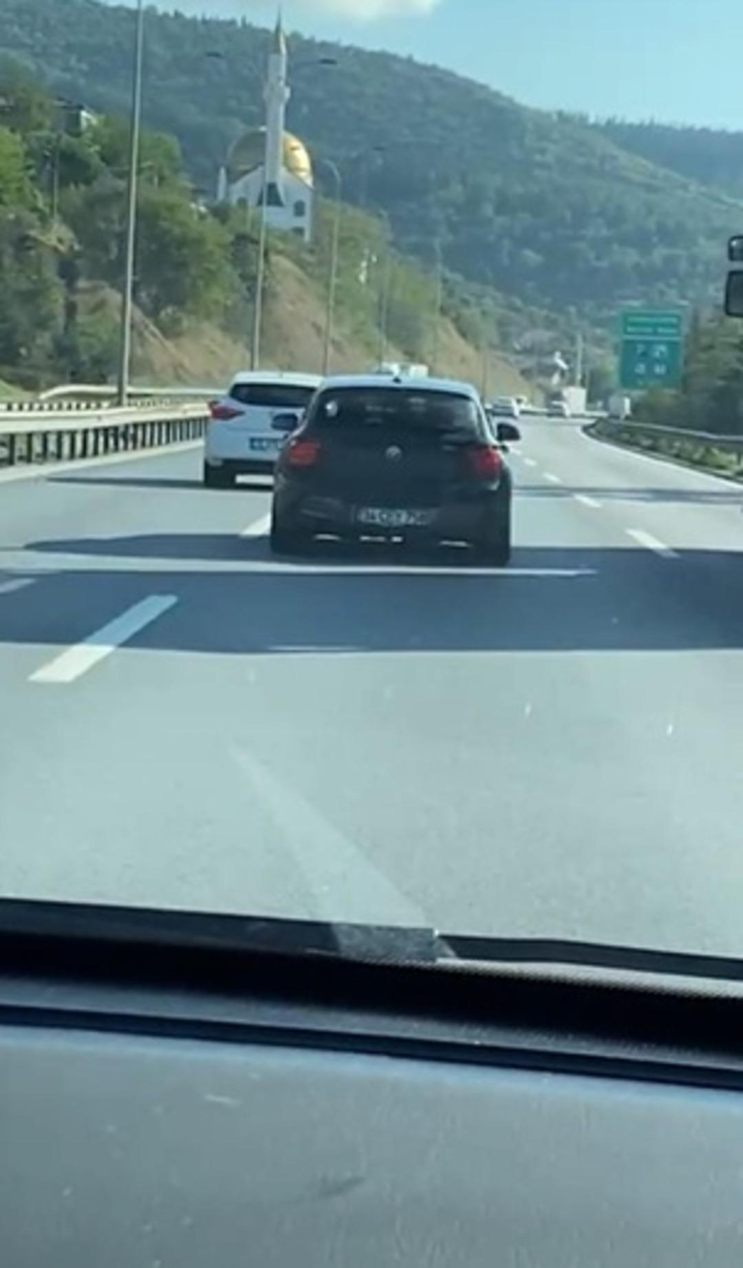 İçerisinde bebek olan aracı sıkıştırıp makas attı! Feci kazada 4 araca zarar verdi 3