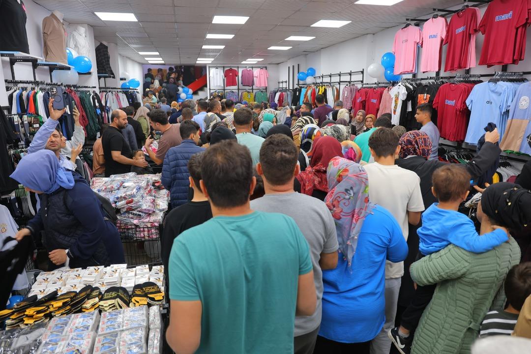  Ne alırsan 50 TL  dediler izdiham çıktı!  Hiçbir şey alamadık  3