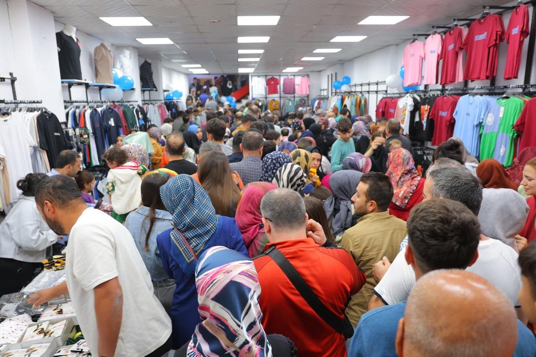  Ne alırsan 50 TL  dediler izdiham çıktı!  Hiçbir şey alamadık  4