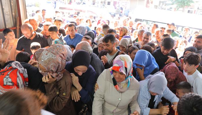 'Ne alırsan 50 TL' dediler izdiham &ccedil;ıktı! 'Hi&ccedil;bir şey alamadık'