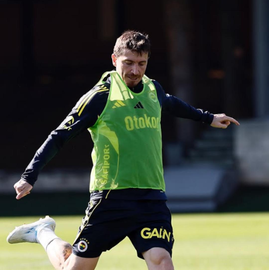 Mert Hakan 7 ay sonra geri döndü! Fenerbahçe antrenmanında dikkat çeken görüntü 1