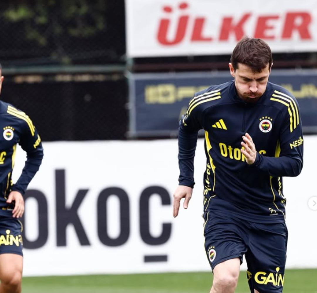 Mert Hakan 7 ay sonra geri döndü! Fenerbahçe antrenmanında dikkat çeken görüntü 2