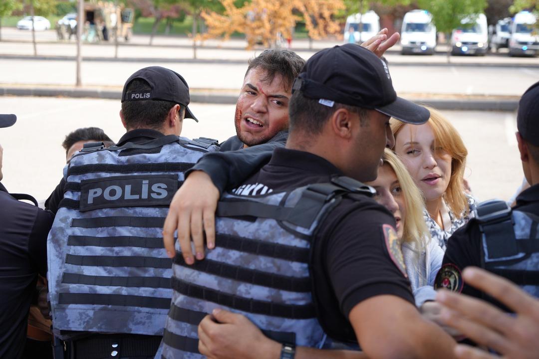 Gaziantep te dikkat çeken terör tatbikatı: Kendini rolüne kaptıranları ekipler güçlükle sakinleştirdi! 6