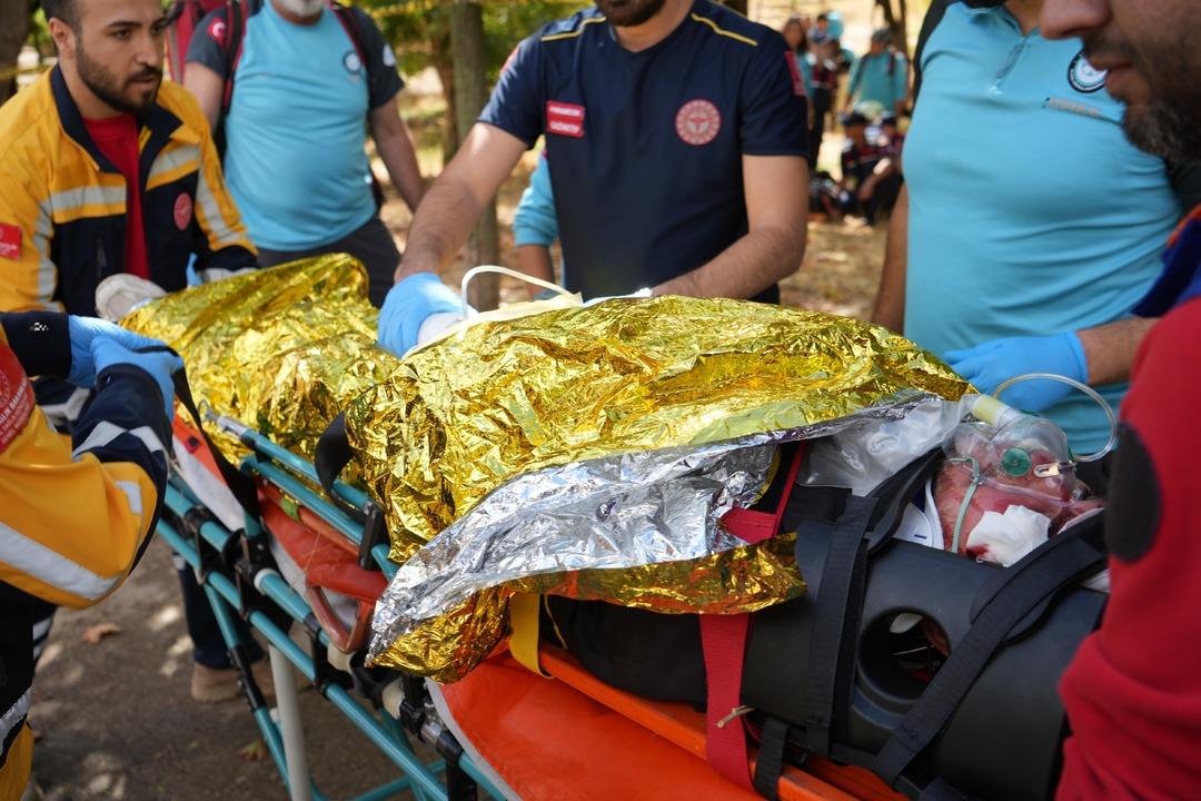 Gaziantep te dikkat çeken terör tatbikatı: Kendini rolüne kaptıranları ekipler güçlükle sakinleştirdi! 5