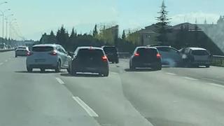 İçerisinde bebek olan aracı sıkıştırıp makas attı! Feci kazada 4 araca zarar verdi