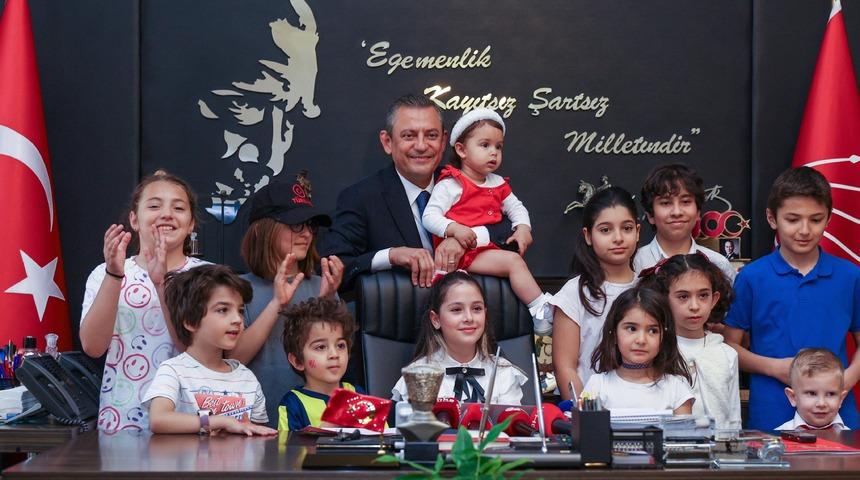 CHP lideri Özgür Özel'den Dünya Kız Çocukları Günü mesajı! "Borcumuzu ödeyeceğiz"