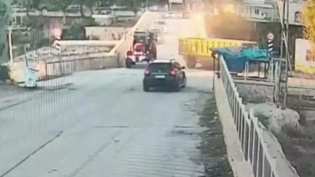 Traktörden ayrılan römorkun çarptığı yaya öldü