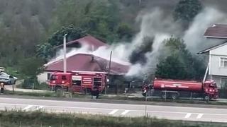 Sakarya'da yangın! Ev kullanılamaz hale geldi