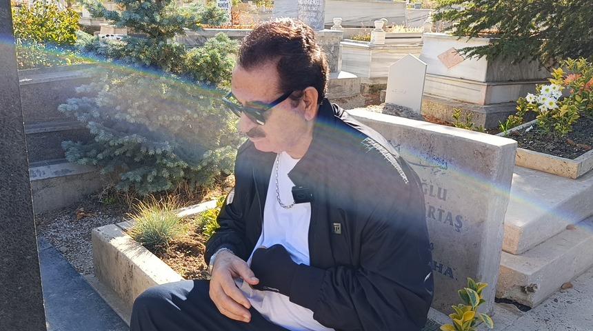 İbrahim Tatlıses, Neşet Ertaş'ın mezarını ziyaret etti!