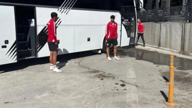 Türk futbolunun köklü kulüplerinden Adanaspor lokantada rehin kaldı! Hesabı ödemeyediler...