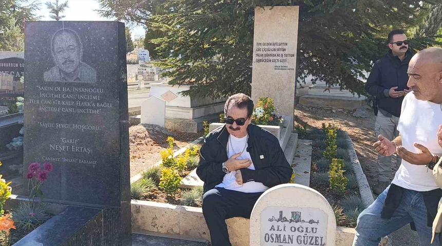 İbrahim Tatlıses, Neşet Ertaş’ın mezarını ziyaret etti