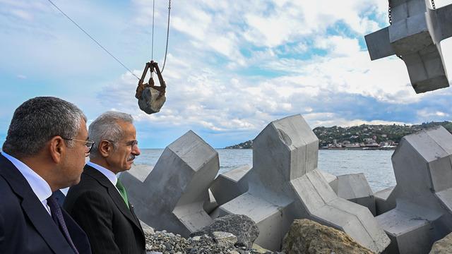 Rize İyidere Lojistik Limanı'nda çalışmalar tüm hızıyla sürüyor! Bakan Uraloğlu: Büyük tonajlı gemilerin yeni adresi olacak