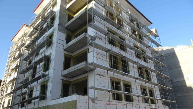 İnşaatta asansör boşluğuna düşen işçi yaralandı 3