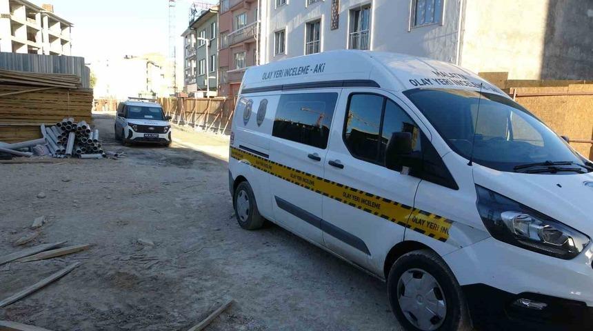 İnşaatta asansör boşluğuna düşen işçi yaralandı