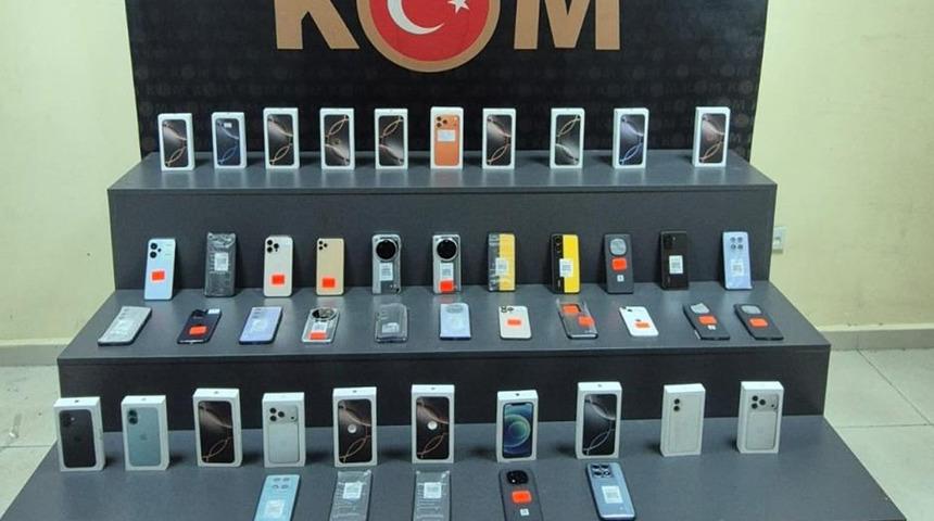 Kocaeli'de 3 milyon TL'lik gümrük kaçağı telefonlar ele geçirildi