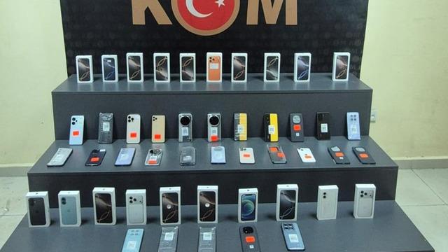 Kocaeli'de 3 milyon TL'lik gümrük kaçağı telefonlar ele geçirildi