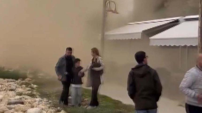 Yer: Silivri! Faciadan dönüldü: Kopan kaya parçaları çay bahçesine düştü