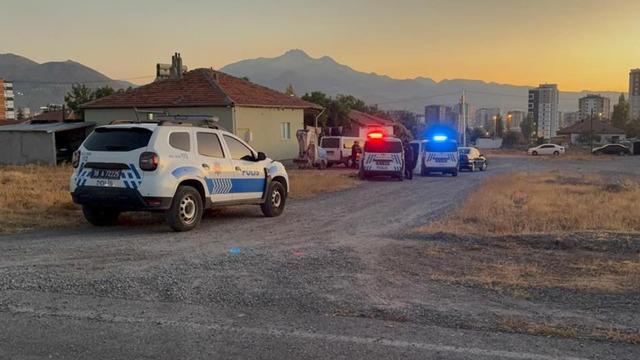 Kar maskesini takıp dehşet saçtılar! Baba ve oğlu yaralandı