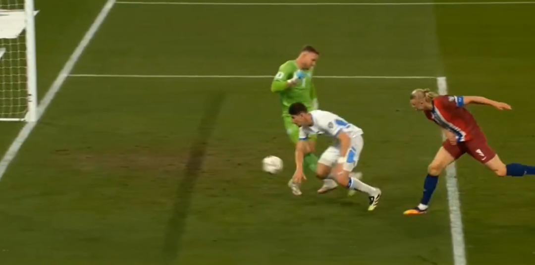 İsrail e yeşil sahalarda da büyük şok! Haaland, kendi kalelerine gol attırdı, inanılmaz anlar yaşandı... 3