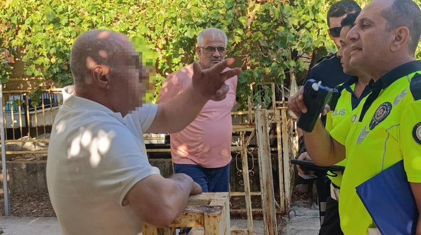 Alkollü sürücü kaza yapıp kaçtı, ekiplere zorluk çıkardı! Cumhurbaşkanına hakaret suçundan tutuklandı