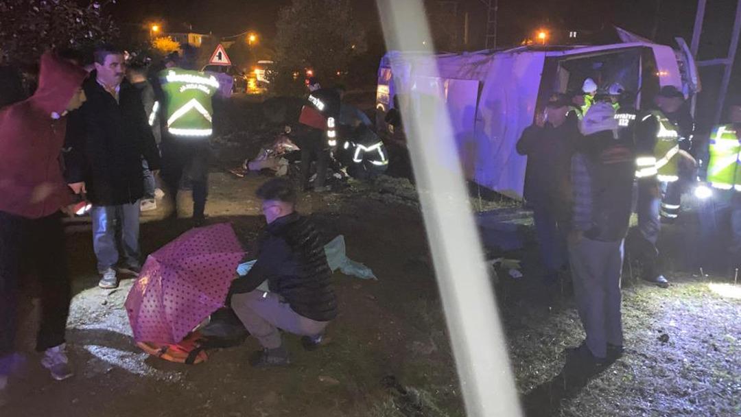Kastamonu da korkunç kaza! Tur midibüsü devrildi... Çok sayıda yaralı var 1