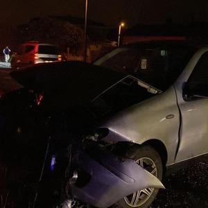 Gönen’de otomobil traktöre çarptı: 2 yaralı