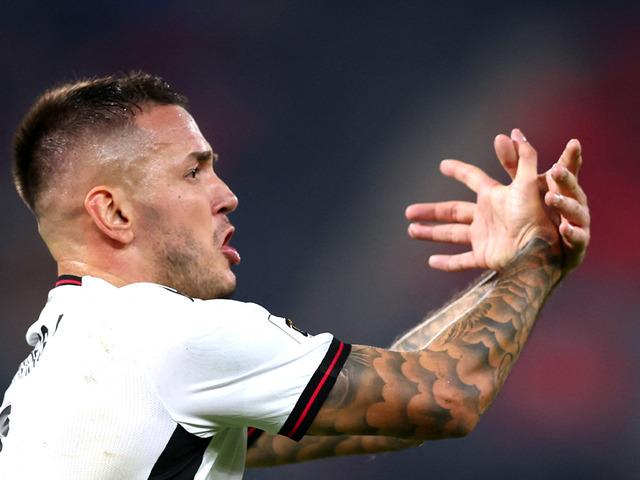 Rey Manaj, golün ardından sarı kart gördü!