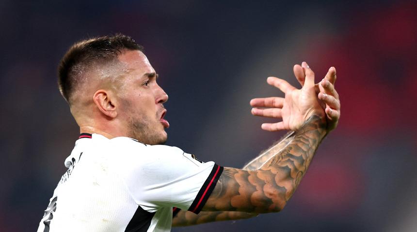 Rey Manaj, golün ardından sarı kart gördü! 'Çift başlı kartal'