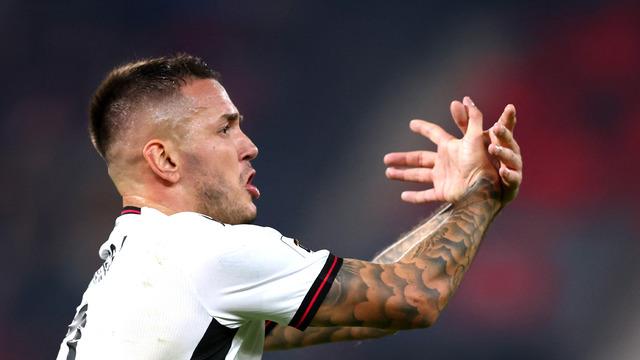 Rey Manaj, golün ardından sarı kart gördü! 'Çift başlı kartal'