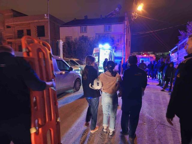 Düğün hazırlığı yapılan evin tavanı çöktü: 6 yaralı 2