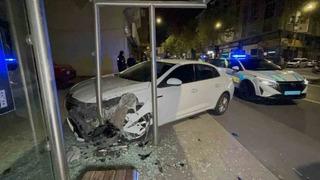 Tekirdağ’da polisten kaçan alkollü sürücü durağa daldı