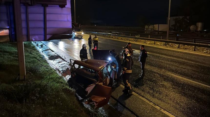 Kocaeli'de iki otomobil çarpıştı! 2 kişi yaralandı