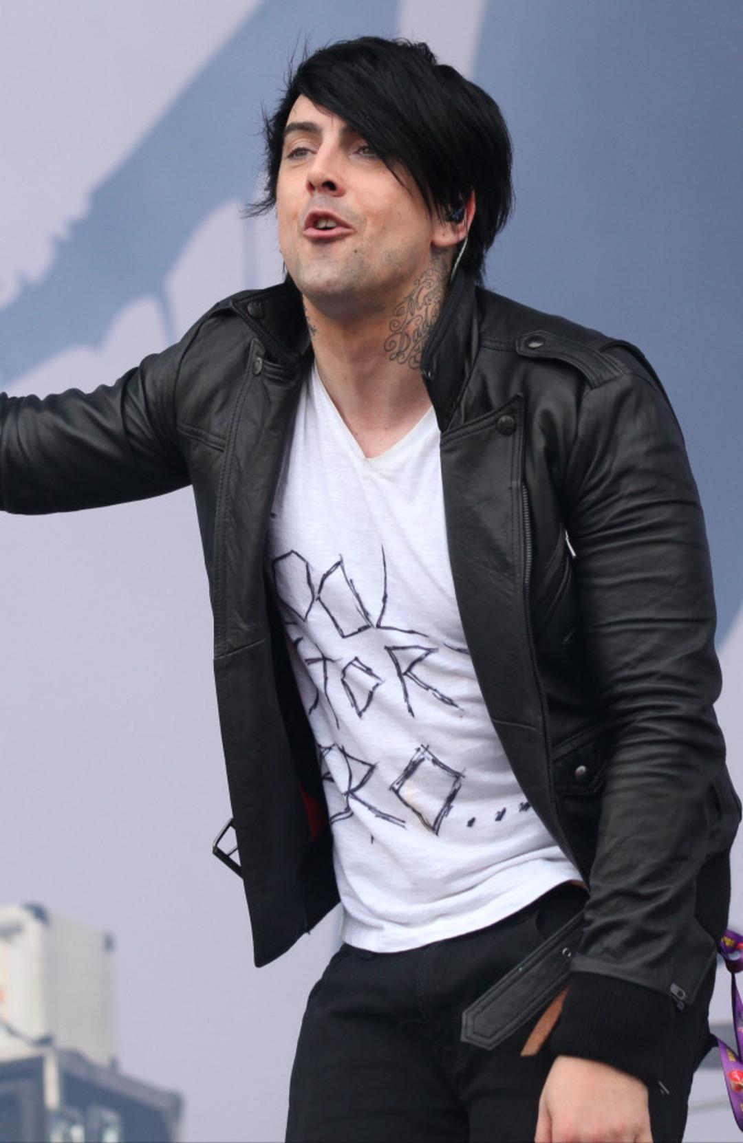 Rock dünyasının yıldızıydı... Bebek tecavüzünden hüküm giyip cezaevinde öldürüldü 2