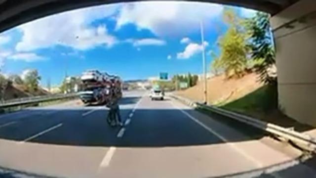 Bu sefer de tersten bisiklet geldi