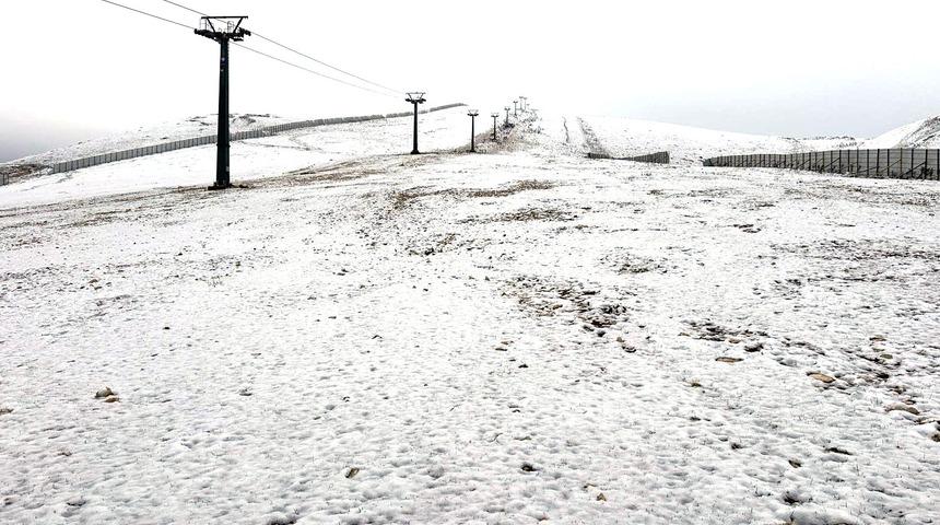 Samsun'da Akdağ'a mevsimin ilk karı yağdı