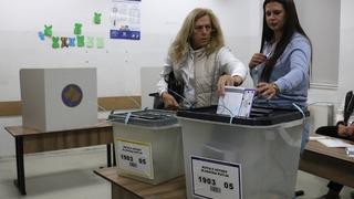 Kosova'da halk yerel seçim için sandık başında