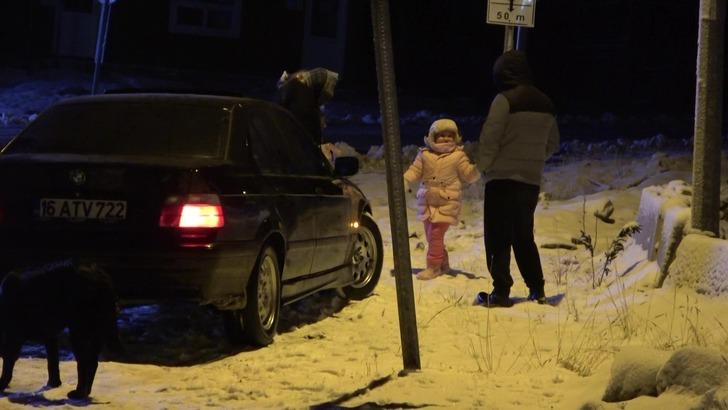 İç Anadolu'da başlayıp, İstanbul sınırına kadar yaklaştı! Türkiye bir gecede kışı yaşadı: 11 ilde mevsimin ilk karını yağdı G2