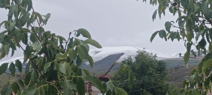 İç Anadolu'da başlayıp, İstanbul sınırına kadar yaklaştı! Türkiye bir gecede kışı yaşadı: 11 ilde mevsimin ilk karını yağdı G4