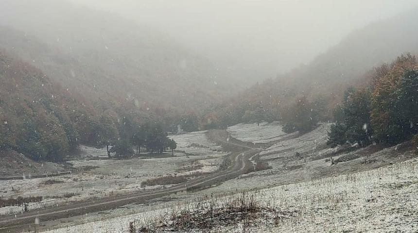 Tokat'ta yüksek kesimlere mevsimin ilk karı yağdı