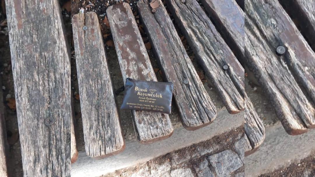 Temizlik görevlisi altın dolu çanta buldu! Ödül olarak bakın ne kadar altın hediye edildi 4