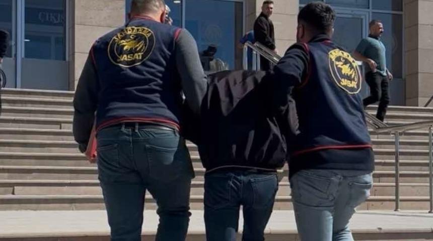 25 yıl 9 ay kesinleşmiş hapis cezası var: Van'da yakalandı